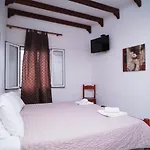 Kostas Beach Apartments