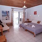 Kostas Beach Apartments