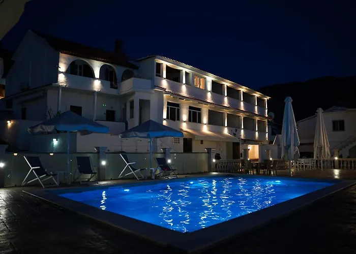Kostas Beach Apartments